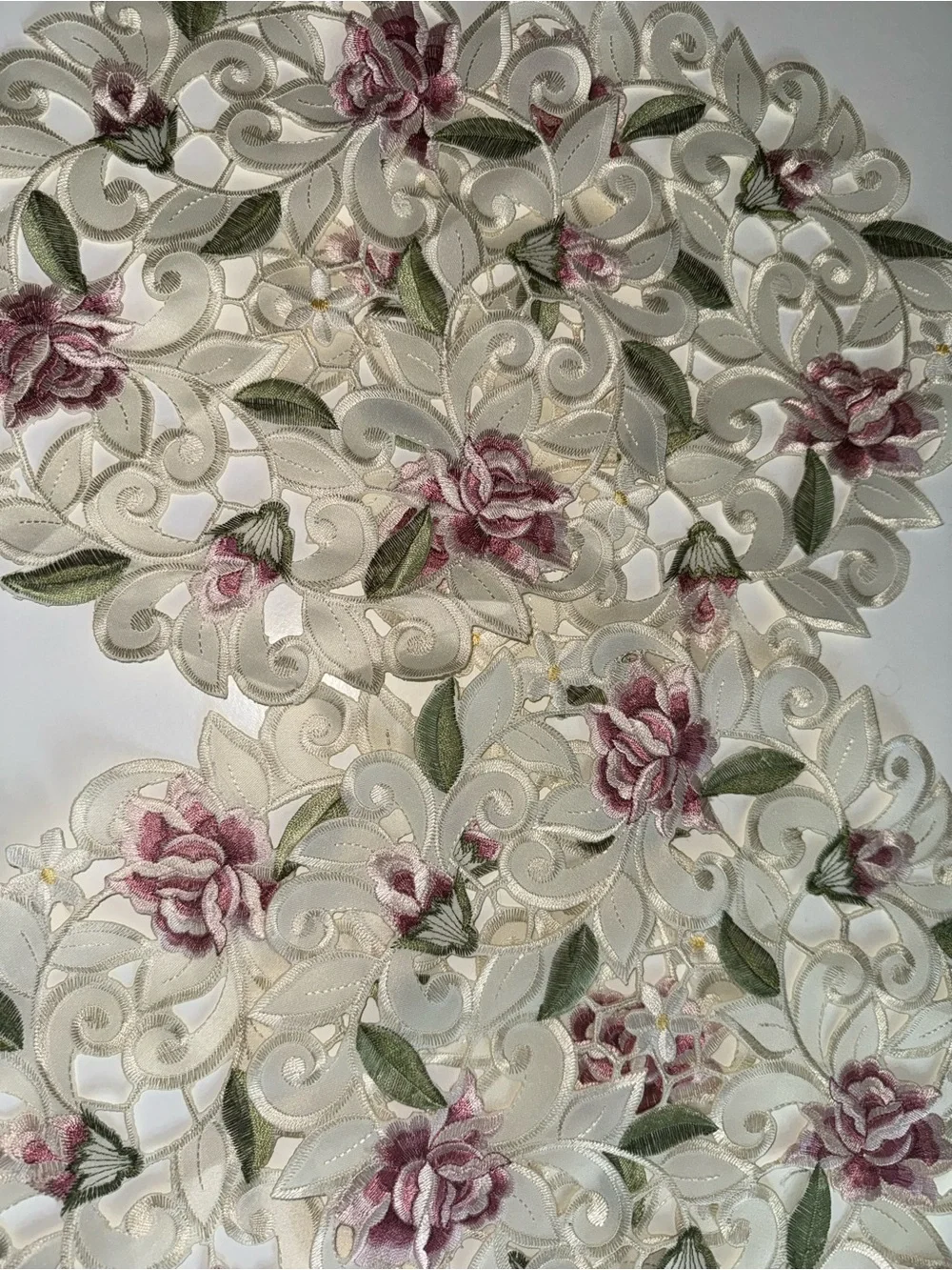 Doily Boutique round placemats lot of 8